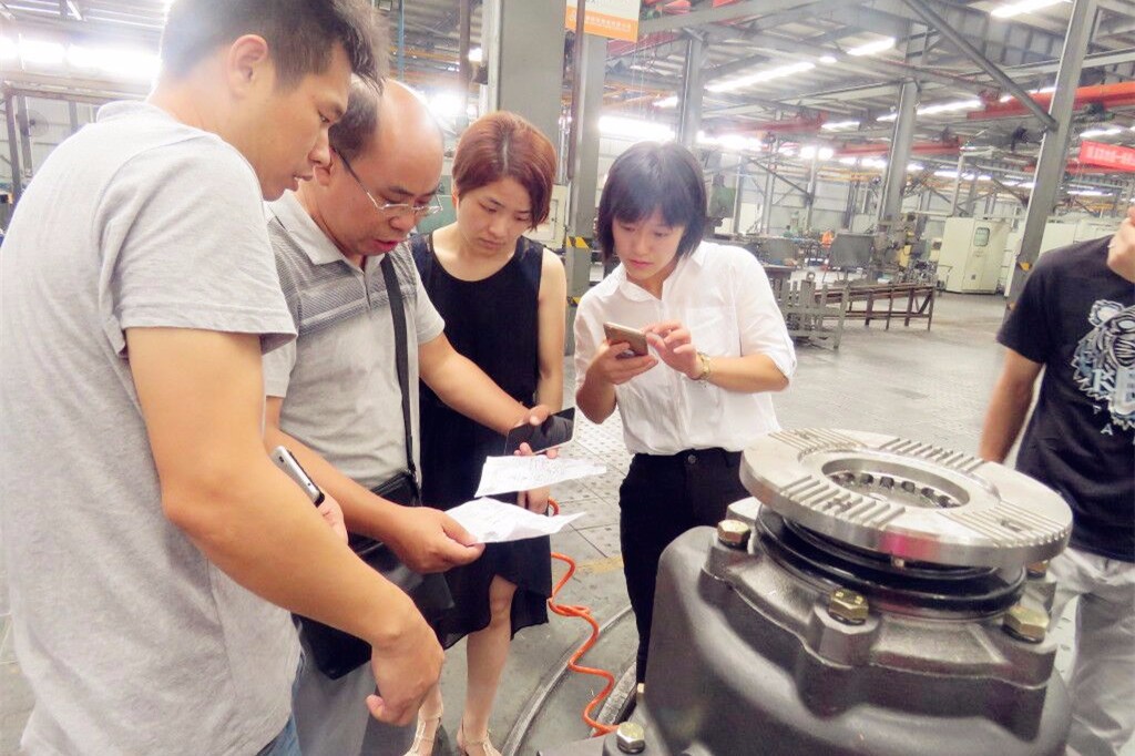 深圳民富沃能、東風(fēng)特汽聯(lián)合考察組蒞臨十堰精密新動力科技有限公司參觀指導(dǎo)工作