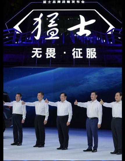 中國悍馬“猛士”登場，國產(chǎn)電動(dòng)車為啥掀起了硬派越野風(fēng)？